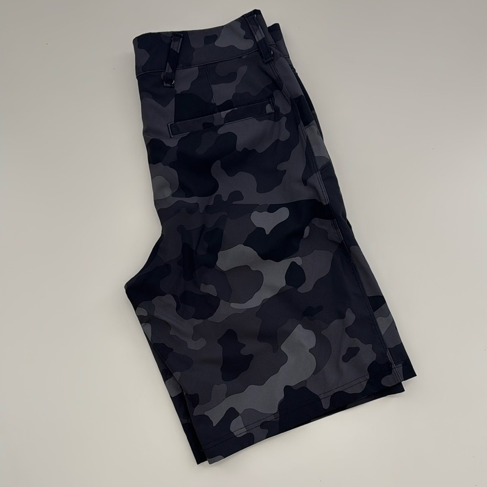 Champion Men’s Camouflage Board Shorts - Size 30, Gray Urban Camo. - Picture 8 of 8